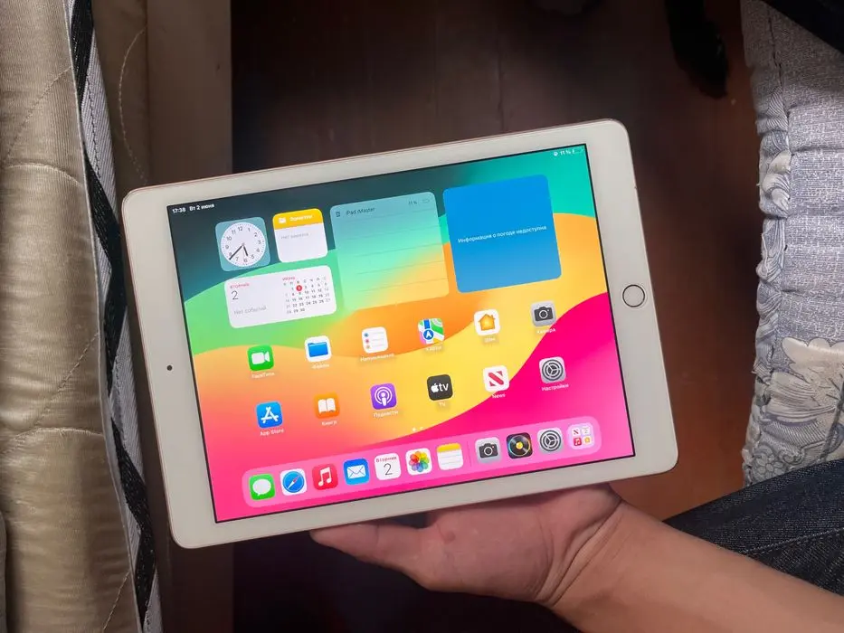 Ipad srochna sotiladi