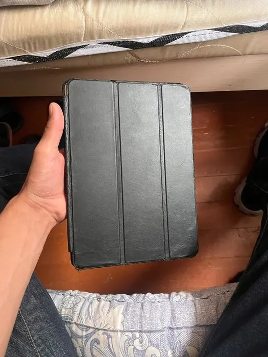 Ipad srochna sotiladi