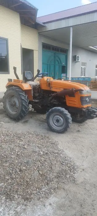 Трактор сотилади,  Зўр нархда