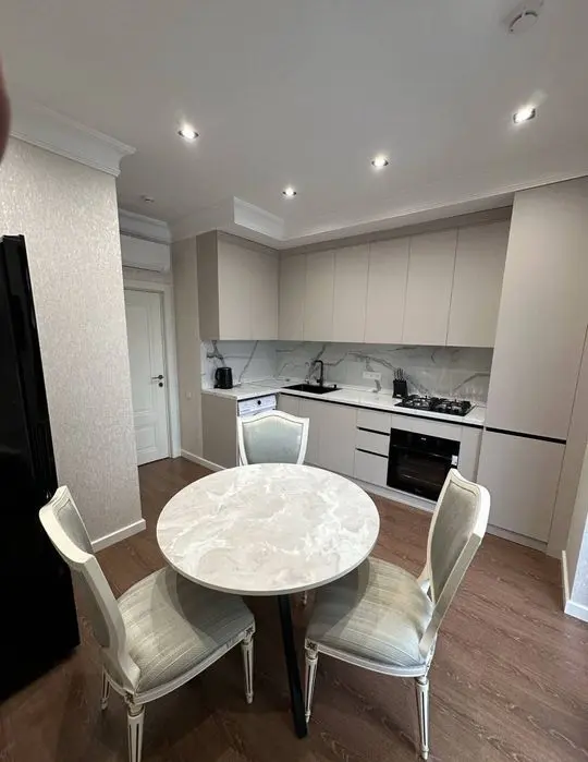 Продается 4х ком квартира, ЖК Nur, ор-р: Алайский рынок, 113м²