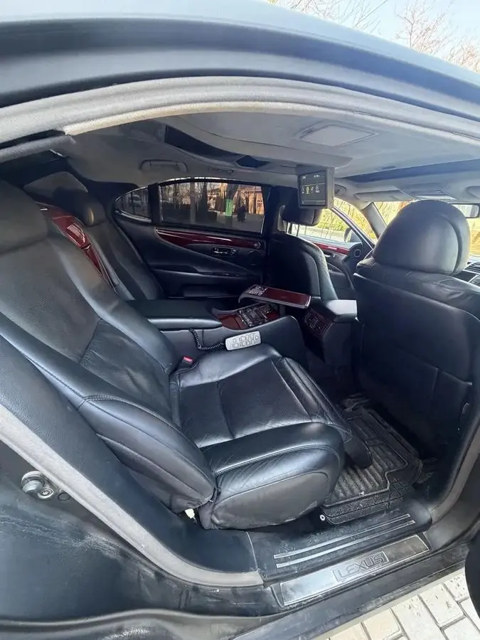 Lexus ls460 long ottoman