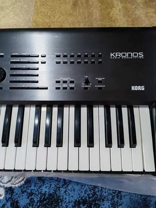 Korg Kronos 1 61talik  Holati Ideal