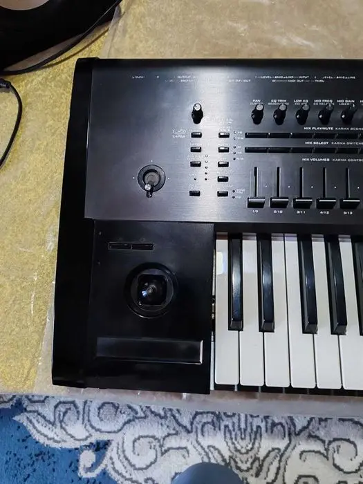 Korg Kronos 1 61talik  Holati Ideal