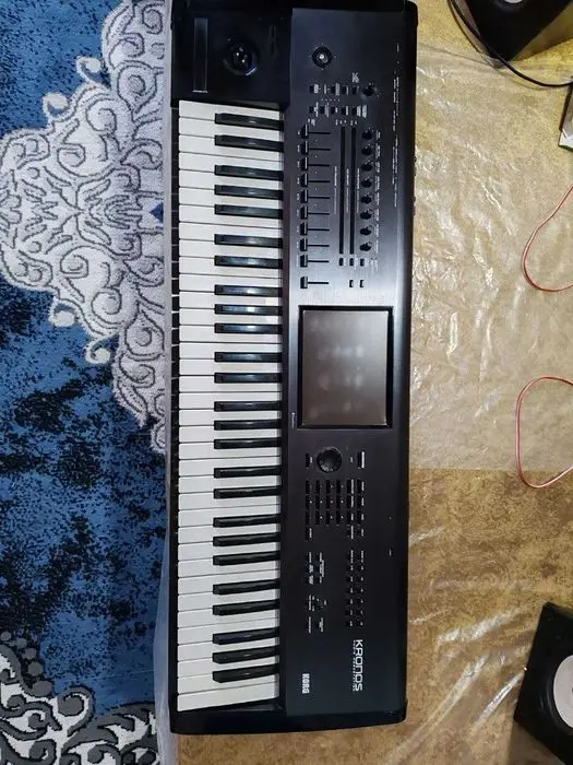 Korg Kronos 1 61talik  Holati Ideal
