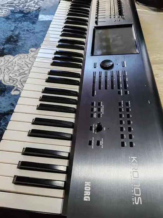 Korg Kronos 1 61talik  Holati Ideal