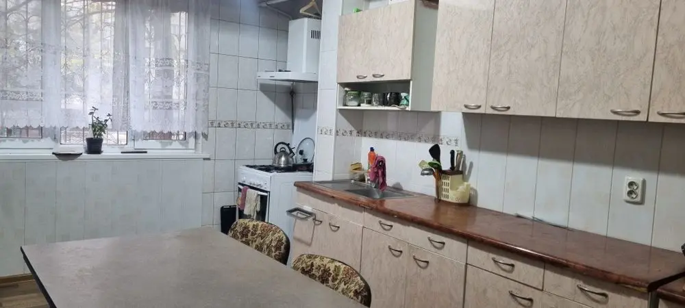 Продается 4х комнатная квартира на Сергели 8 на 1 этаже 9этажного дома