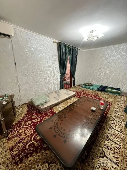 4 каватли домнинг 1 каватида 2 хонали квартира ижарага берилади