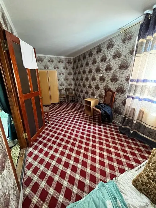 4 каватли домнинг 1 каватида 2 хонали квартира ижарага берилади