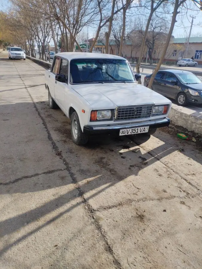 Жугули 2107.срочна сотилади