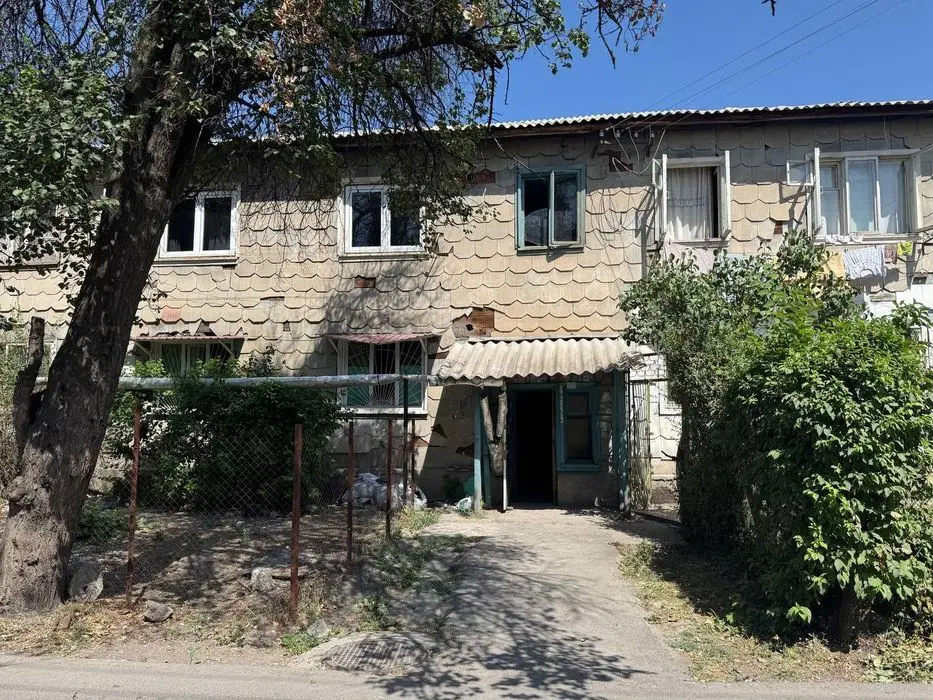Продам 2 комнатную квартиру. Спутник -9. Первый этаж. Капитальный ремо