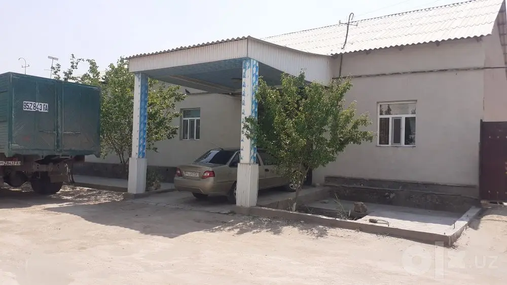 Жер уй сатылады.