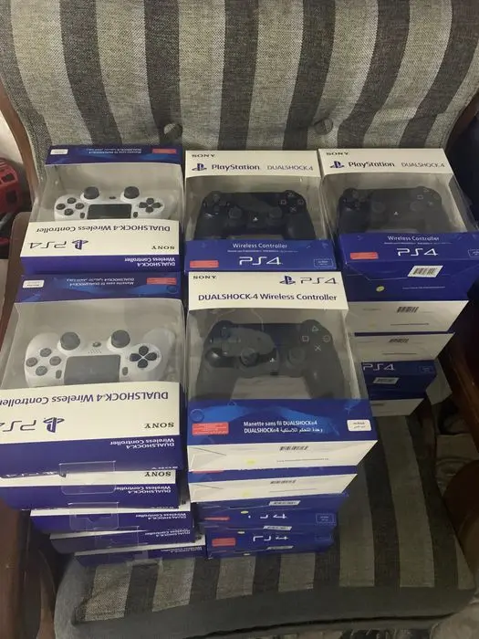 Продам playststion4 slim 1TB с играми на борту как на фото