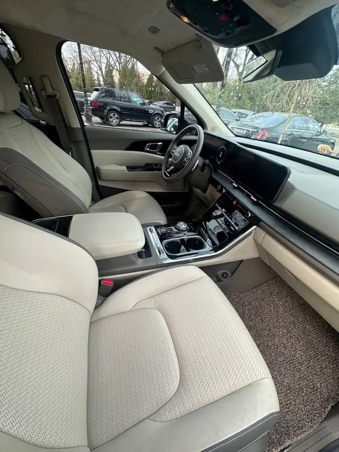 KIA Carnival сотилади