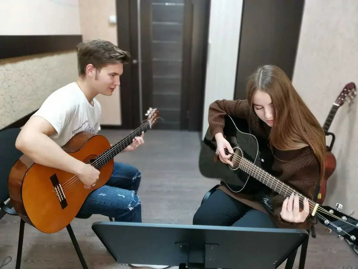 ВНИМАНИЕ!!! ДЁШЕВО!!! Уроки игры на гитаре (электро,акустика) ВЫЕЗД !
