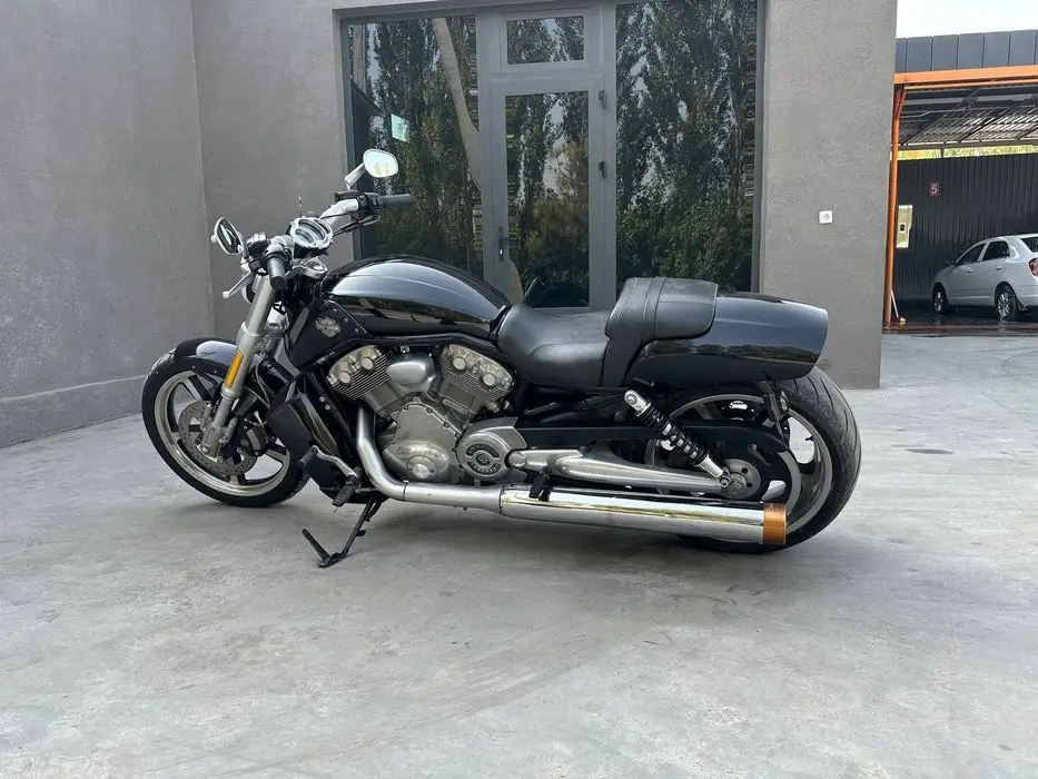 Harley-davidson v rod sotiladi