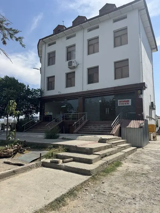 Do’kon sotiladi Jizzax orom  bozori ro’parasida