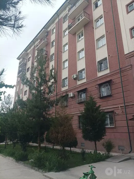 Уй сотилади ! Корасуа массиви 3 хонали 65 кв,м 6 этаж 7 этажли дом