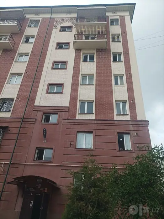 Уй сотилади ! Корасуа массиви 3 хонали 65 кв,м 6 этаж 7 этажли дом