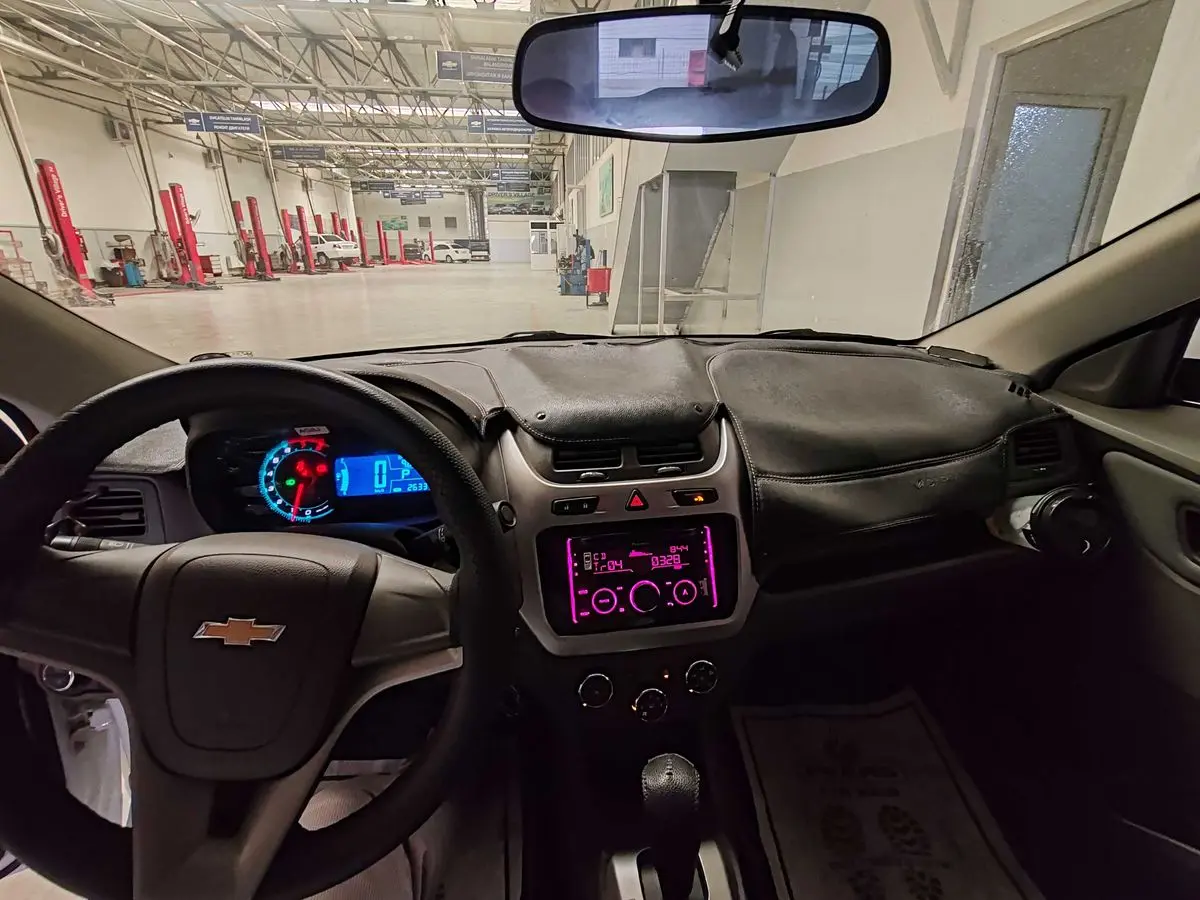 Chevrolet Cobalt белый