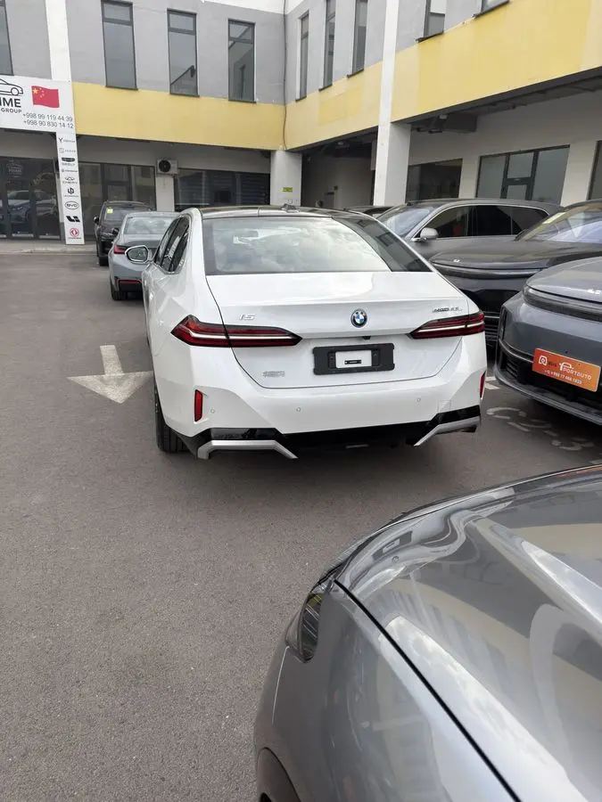 BMW i5 40L M-Sport 2025 yil