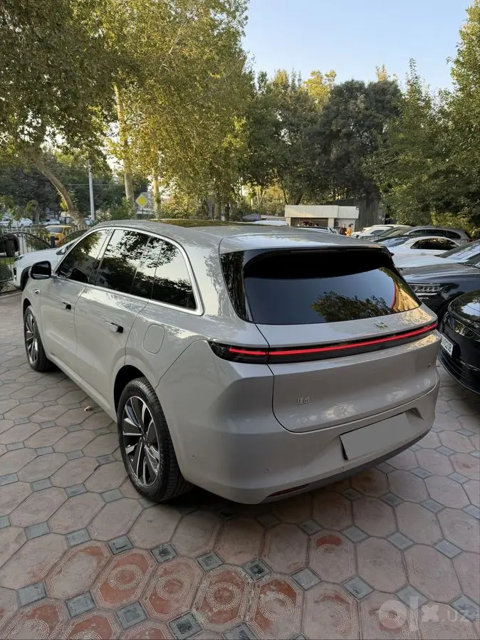 Lixiang L6 Фулл Позится