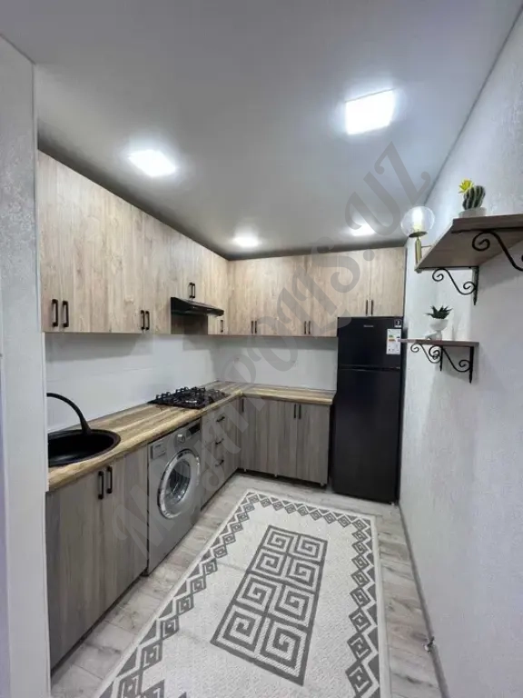 2х комнатная квартира переделанная в 3шку. 1 минута от метро Новза