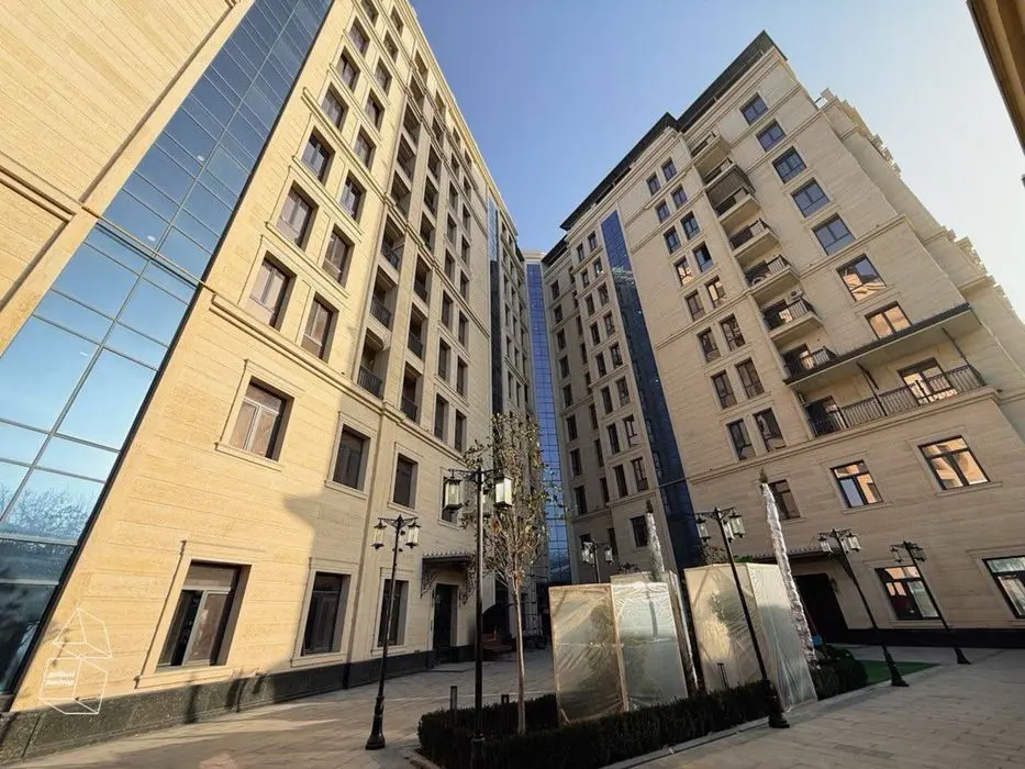 Продается 3-комнатная квартира в жк “WISTON” ор-р Ниезбек Йули центр!