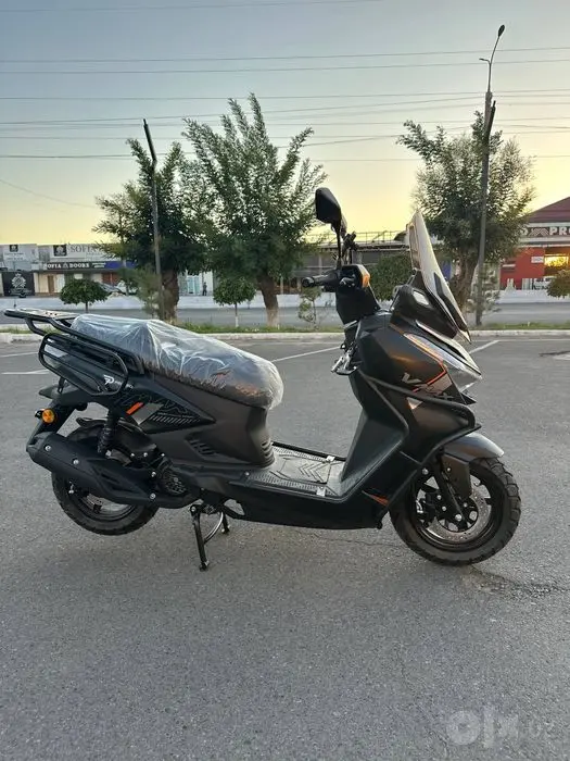 Skuter benzinli V Max doʻkonga sotuvga keldi