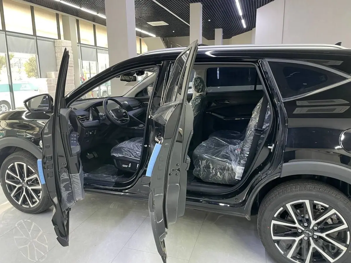 Jac JS 8   7 кишилик крассовер