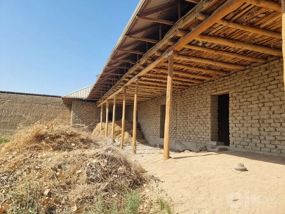 Hovli sotiladi .