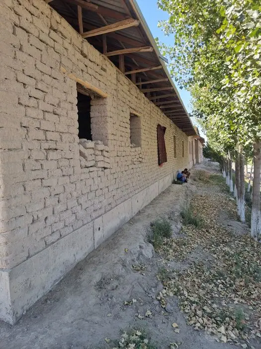 Hovli sotiladi .