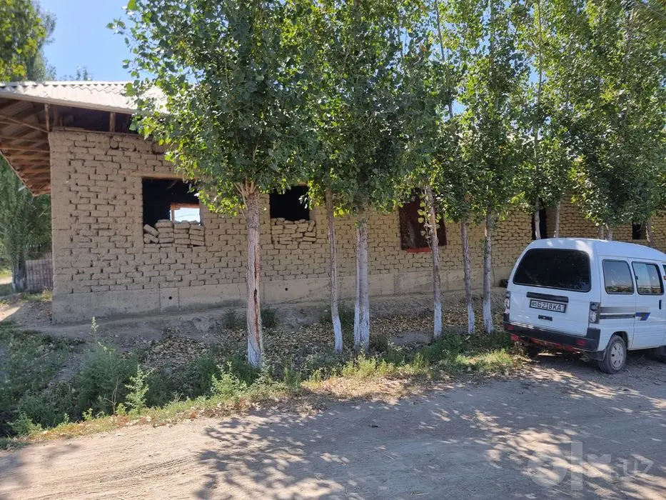Hovli sotiladi .