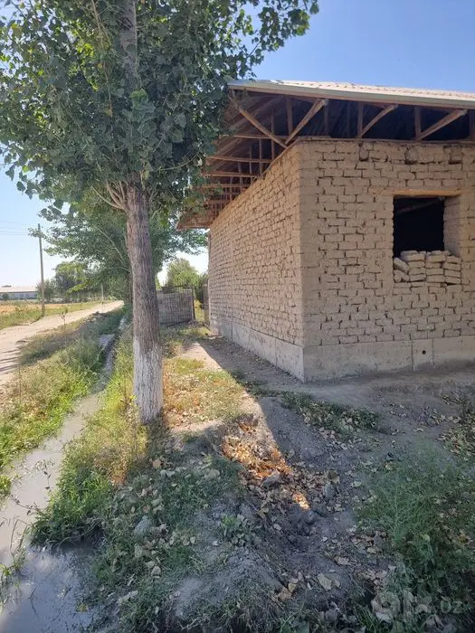 Hovli sotiladi .