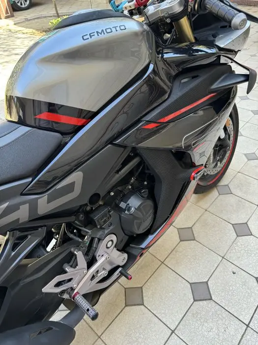 CF  Moto  450 SR.