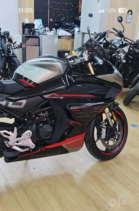 CF  Moto  450 SR.