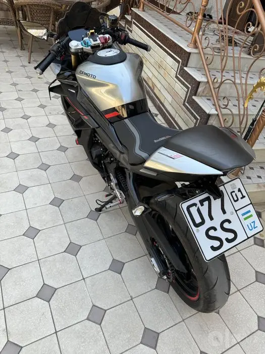 CF  Moto  450 SR.