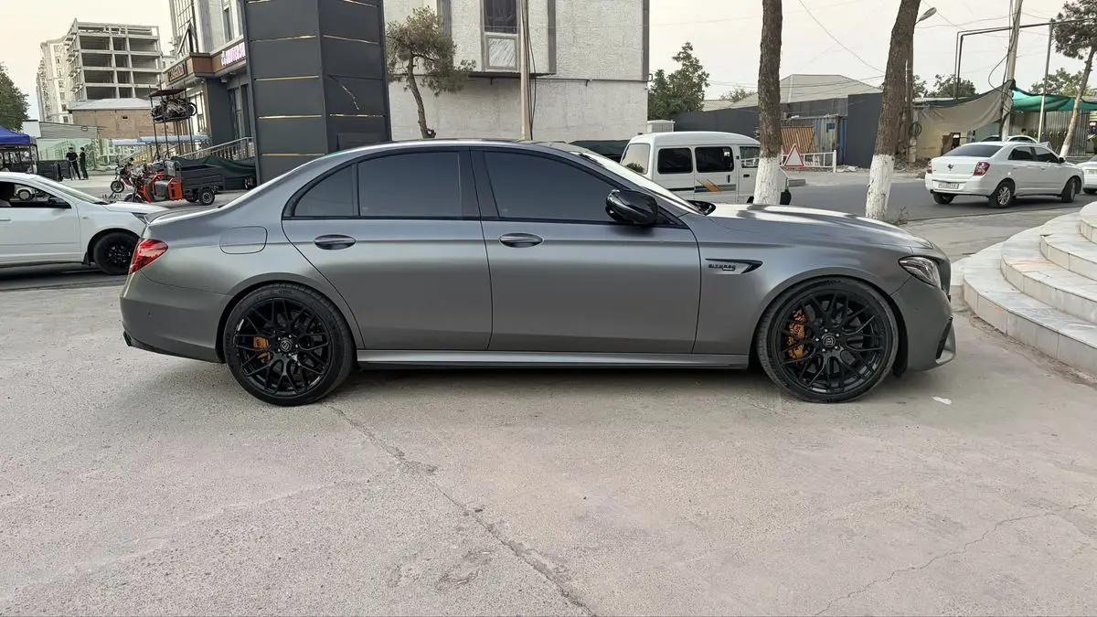 Mercedes benz AMG W213 E63s