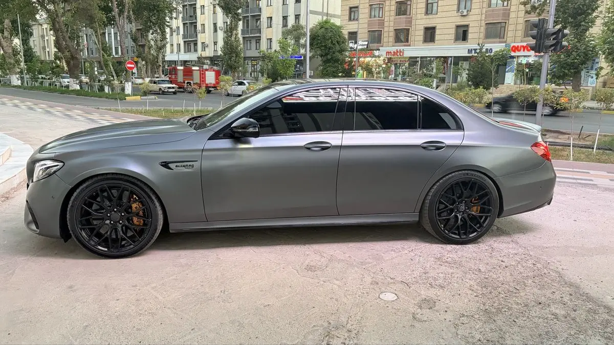 Mercedes benz AMG W213 E63s