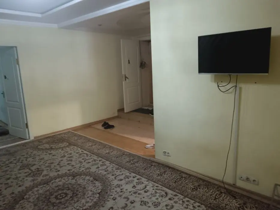 Kvartira bor 3 kishi olinadi