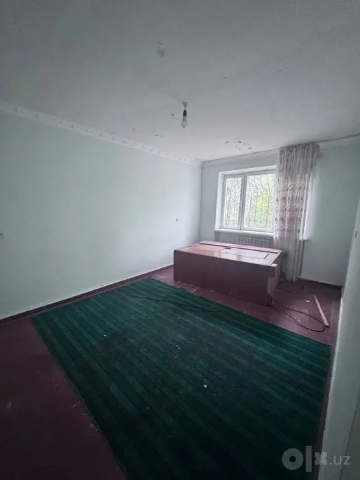 3 хонали ортача шароити билан Горпарк тепасида (500ка)