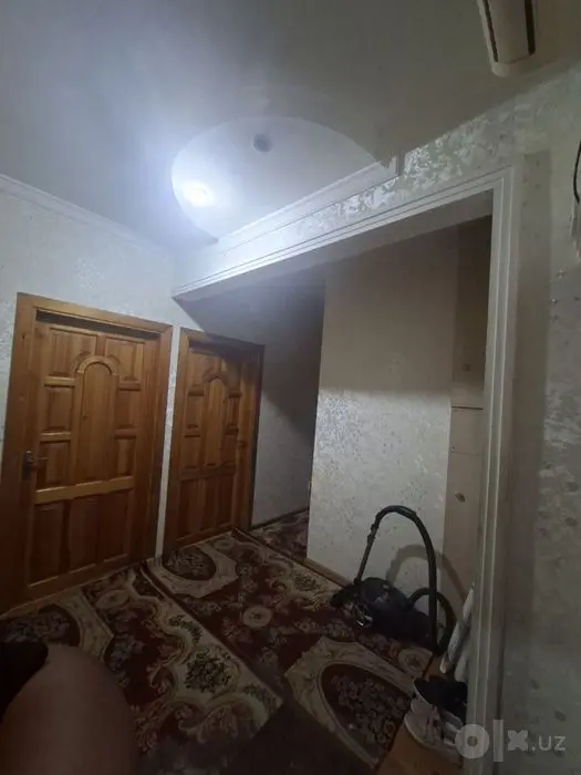 padval bor orqada hovlisi ham bor balkon 3/6 80m kv