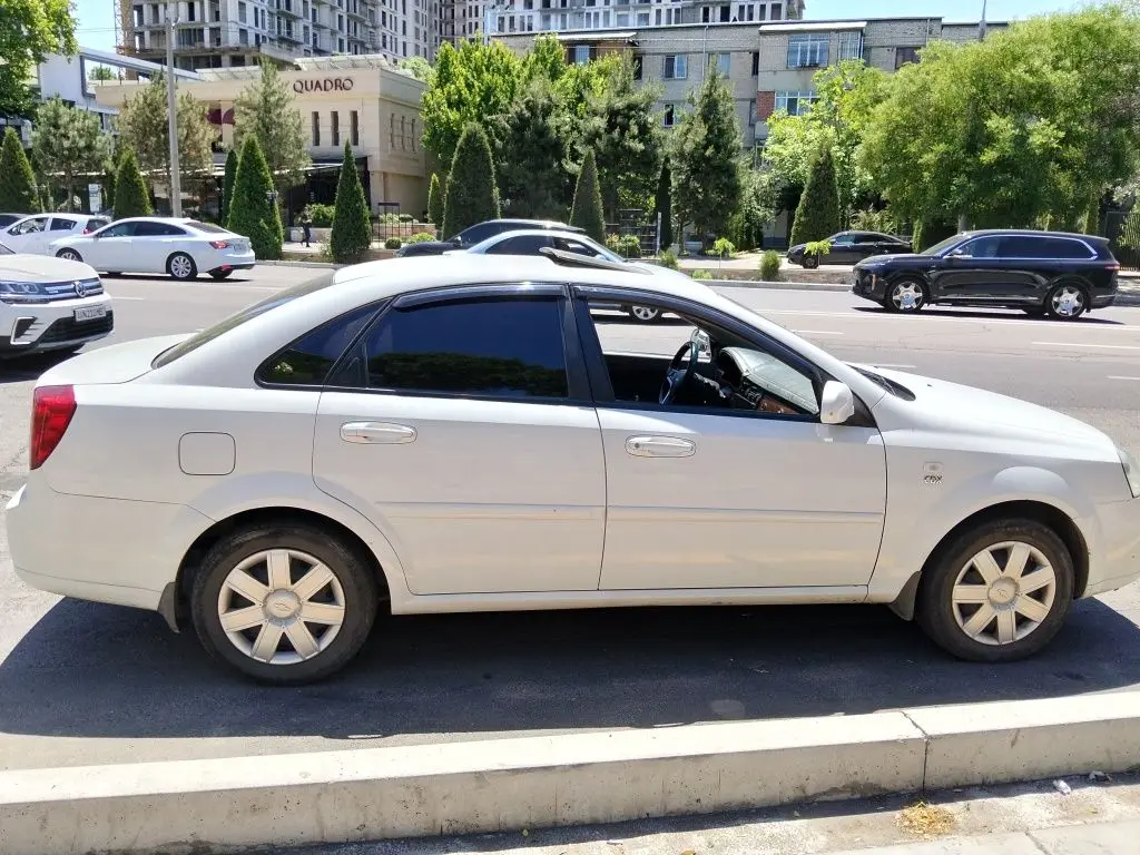 Lacetti sotiladi 1.8 avtomat