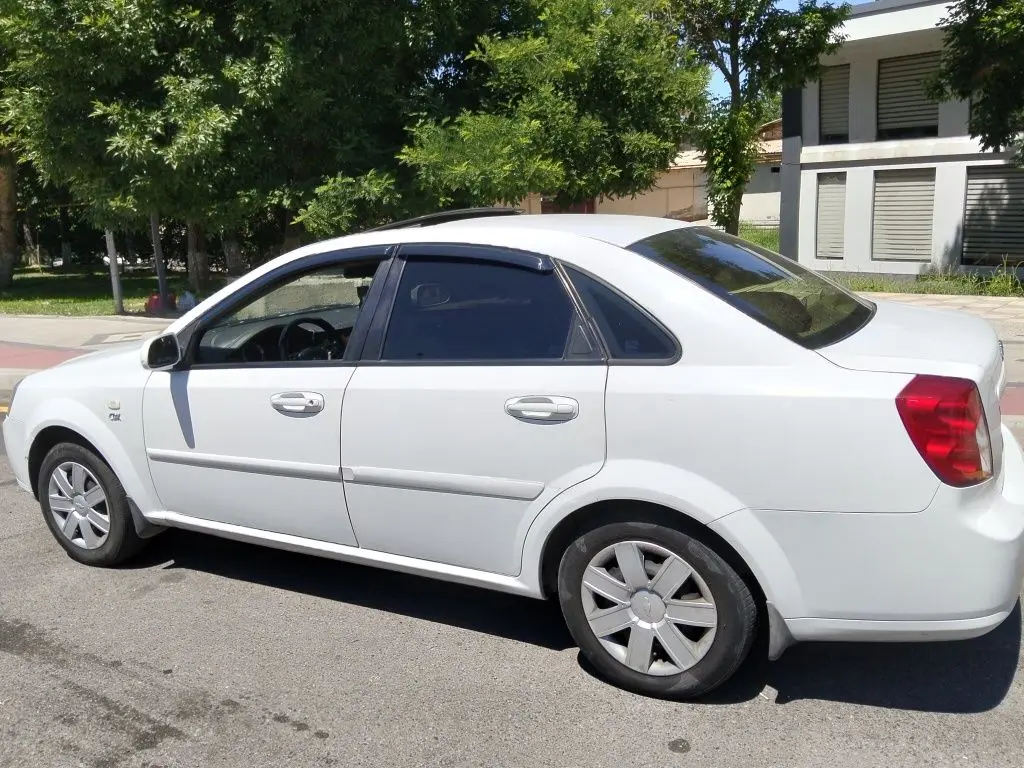 Lacetti sotiladi 1.8 avtomat