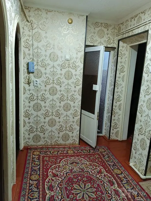 3 xonali Kvartira sotiladi.