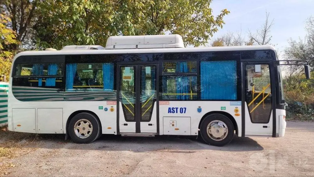 автобус ЮТОНГ 6852