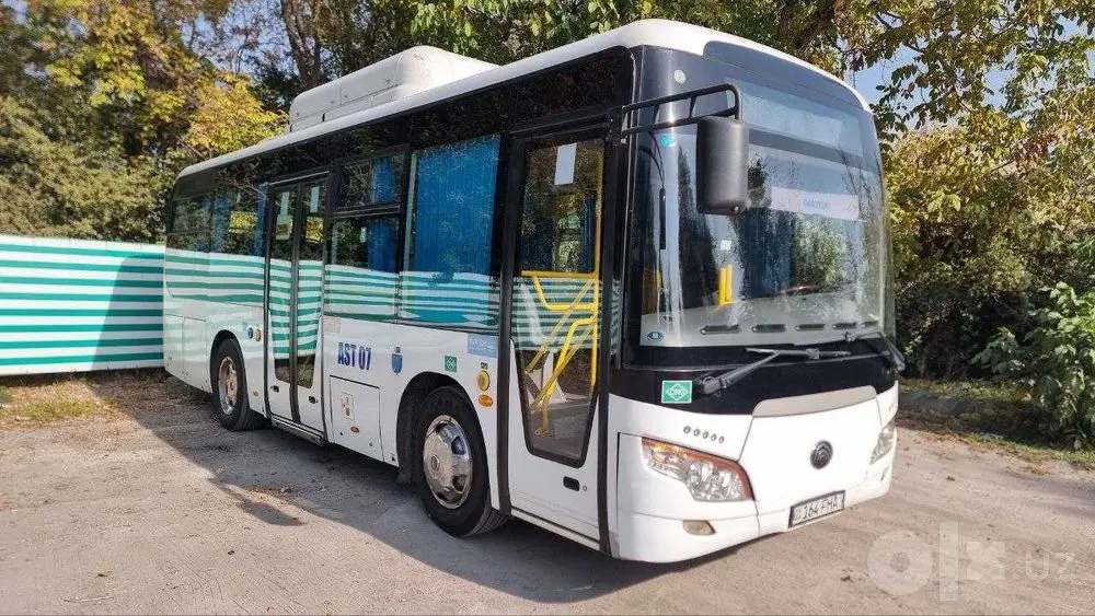 автобус ЮТОНГ 6852