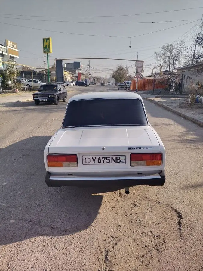 Vaz 2107 sotiladi