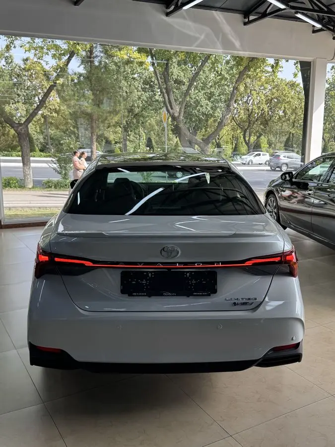 Toyota Avalon (Hybrid)