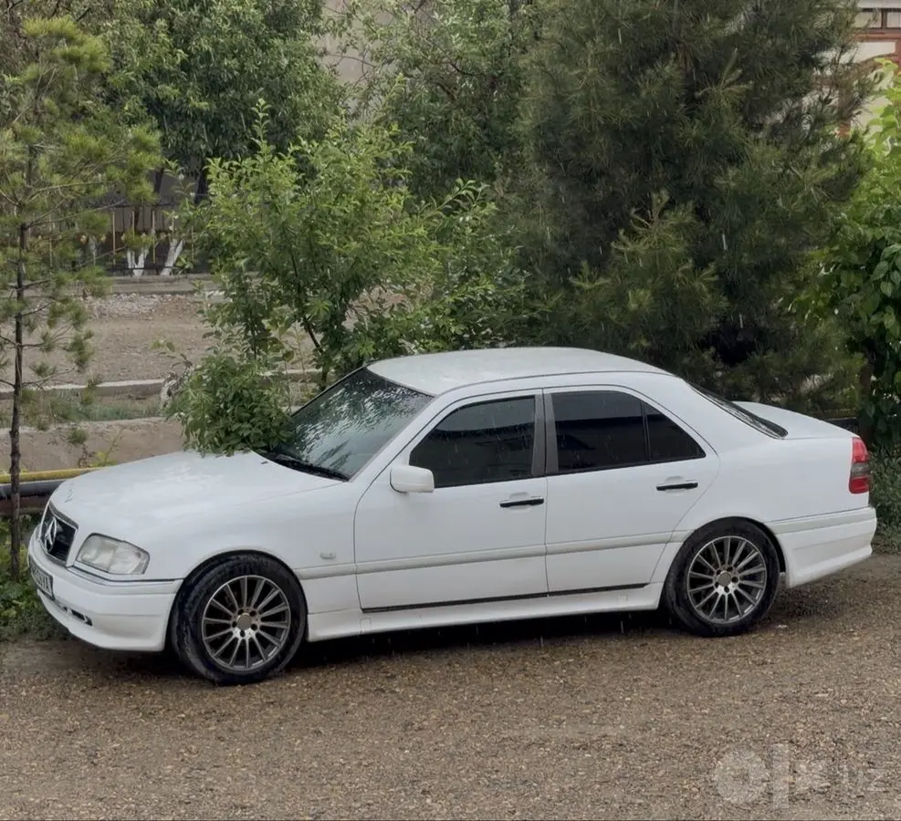 Srochno! Mercedes Benz W202 C320
