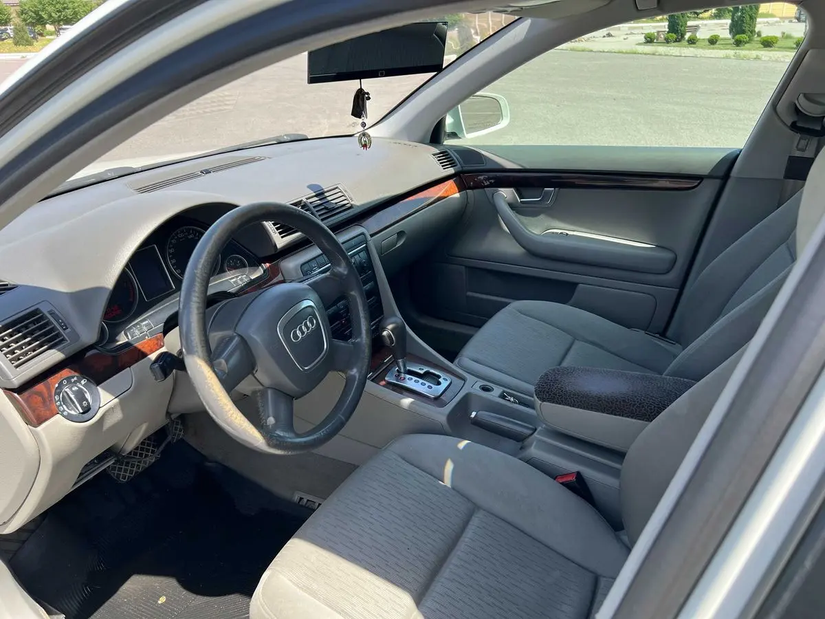 Audi A4 в хорошем состояние 1.8 турбо